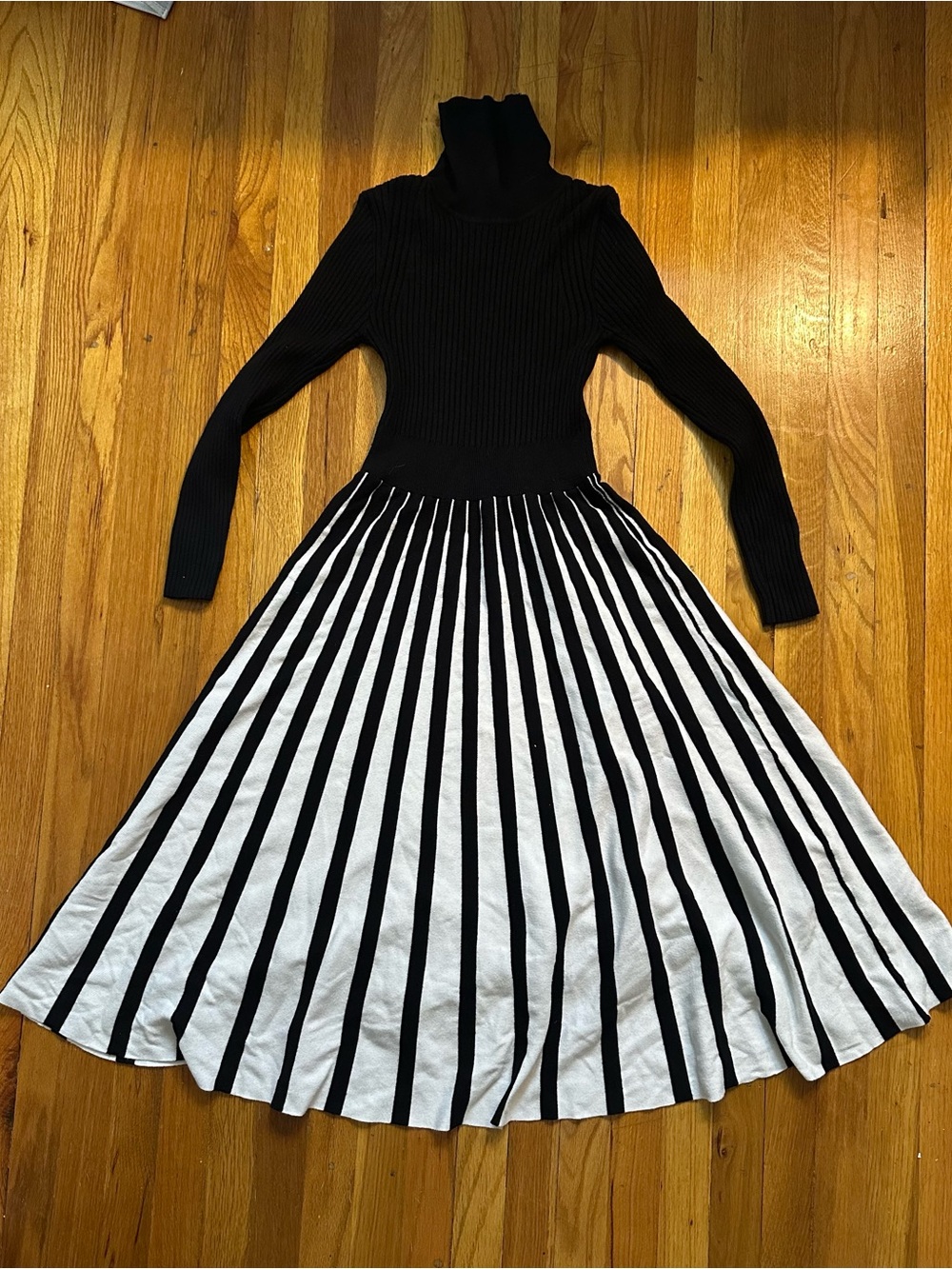 Stripe Print Turtleneck Knit Midi Dress from Chicwish Sz. L